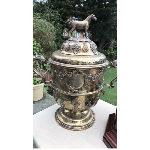 405 - A very large stunning silver gilt cup and cover 
London 1901

Maker :::LOWLANDS AND HENNRY FRAZER
He... 