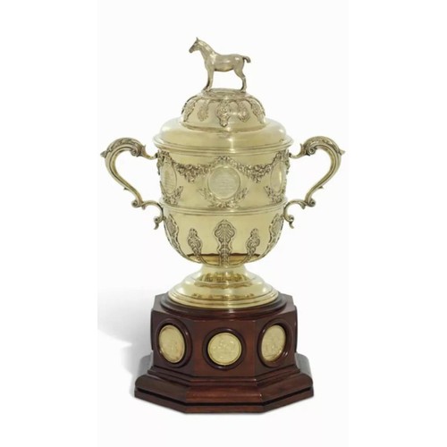 405 - A very large stunning silver gilt cup and cover 
London 1901

Maker :::LOWLANDS AND HENNRY FRAZER
He... 