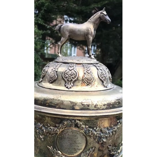 405 - A very large stunning silver gilt cup and cover 
London 1901

Maker :::LOWLANDS AND HENNRY FRAZER
He... 