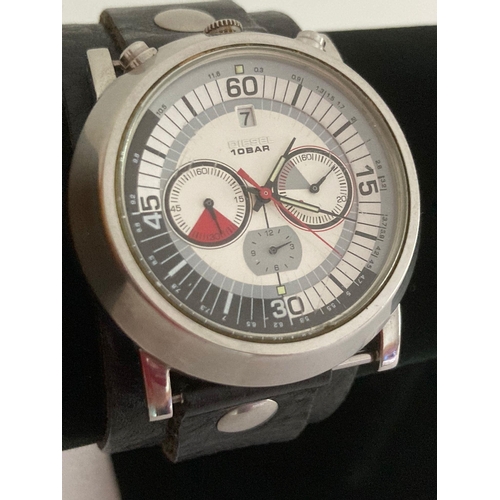 70 - Rare vintage DIESEL 10 Bar DZ4017 chronograph. White face multi dial model having sweeping red secon... 