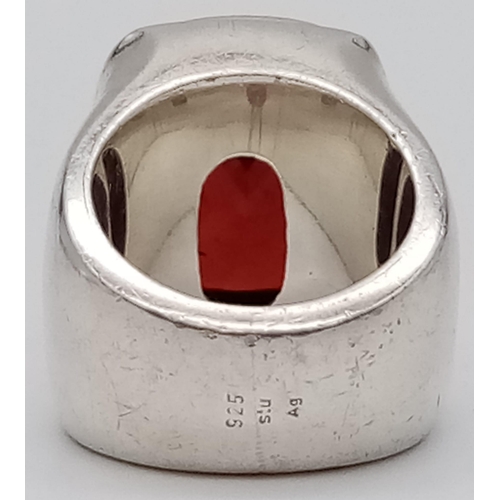 282 - A Huge 25ct Faceted Garnet Solid Silver Ring. Clear, natural central garnet - 20 x 15mm. Size Q. 44.... 