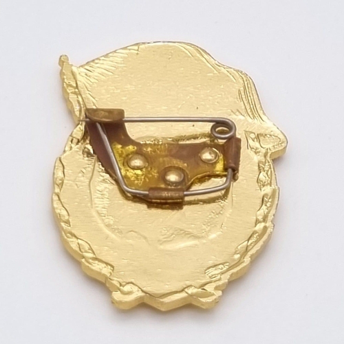 1186 - A Russian Advanced Guard Red Star Badge. Gilded metal.