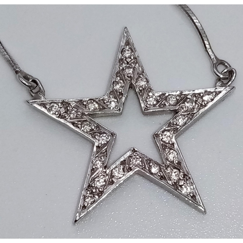 197 - 18K WHITE GOLD DIAMOND SET STAR PENDANT ON SNKAE CHAIN 4.9G AF