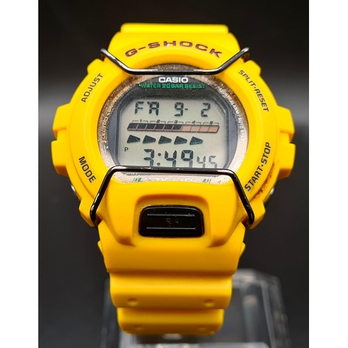 385 - A Yellow G-Shock Digital Watch. Yellow rubber strap and case - 45mm. In working order.