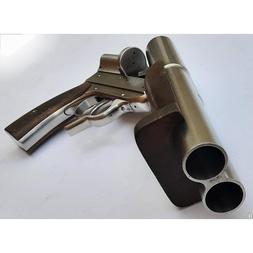 363 - A Walther Kriegsmarine Single Shot Flare Pistol. A Kriegsmarine U-Boat Double Barrel flare gun was p... 