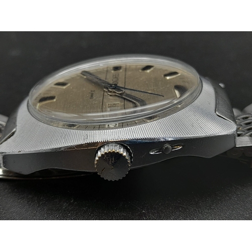 490 - A Vintage Sekonda 21 Jewels Gents Watch. Stainless steel strap and case - 40mm. Silver tone dial wit... 