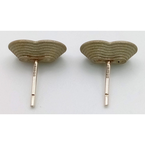 1001 - A pair of 9K beige gold acoustic earrings. Total weight: 3.45 grams. No butterfly backs.