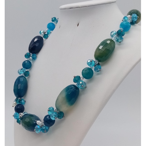 1180 - A Blue Agate Barrel Beaded Necklace. 3cm barrel beads.
50cm