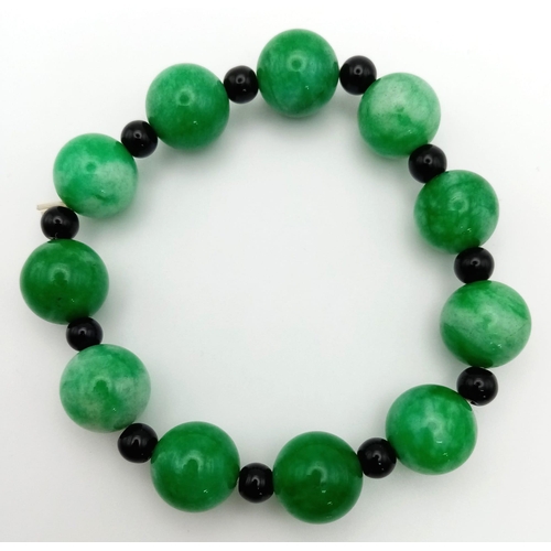 1191 - A Jade Beaded Expandable Bracelet with Garnet Spacers.