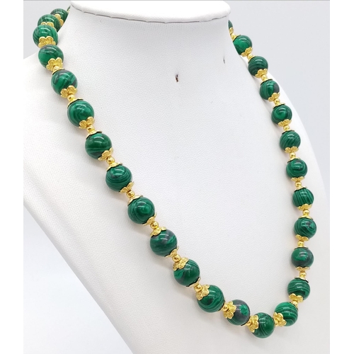 1078 - A Green Malachite Beaded Necklace. Gilded spacers and clasp. Beads - 8mm. 42cm