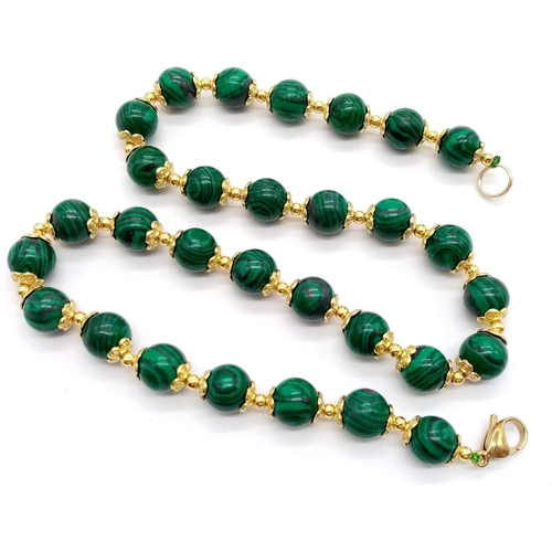 1078 - A Green Malachite Beaded Necklace. Gilded spacers and clasp. Beads - 8mm. 42cm