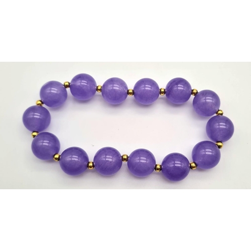 1007 - A Lavender Jade Expandable Beaded Bracelet. Beads - 10mm. Gilded spacers.