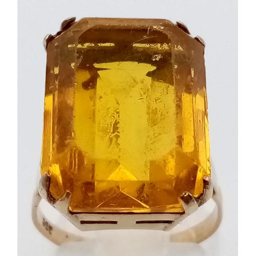 50 - A 9K Yellow Gold stone set Ring. Large rectangular central stone. 7.17g total weight. Size L.