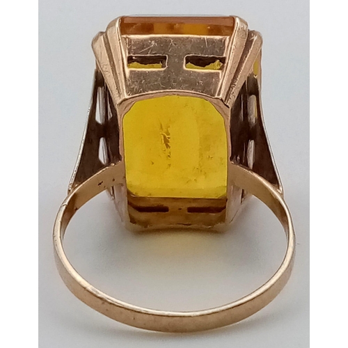 50 - A 9K Yellow Gold stone set Ring. Large rectangular central stone. 7.17g total weight. Size L.