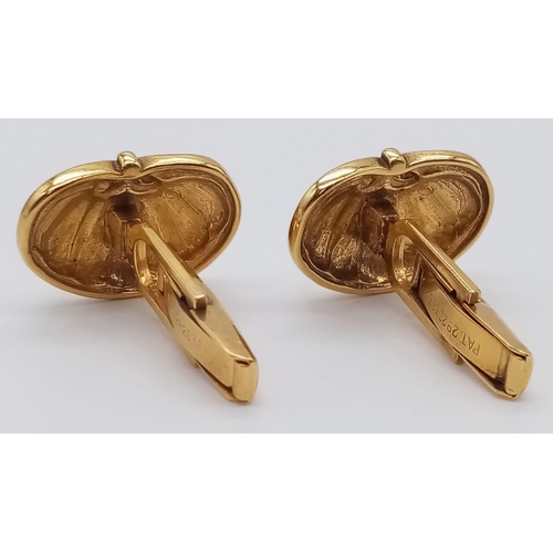 943 - A Vintage Pair of Gilded Clam Cufflinks.