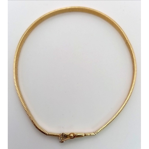 16 - An Italian Vintage 14K Yellow Gold Herringbone Bracelet.
20cm. 7.26g