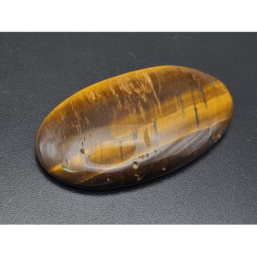 923 - An oval cabochon tiger's eye (44.53 carats) with AIG Milan certificate. Dimensions: 42.00 x 24.10 x ... 