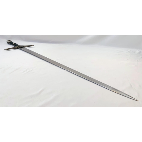 100 - The Very Collectible Lord of The Rings Sword of Strider with Scabbard. Solid metal cross guard and p... 