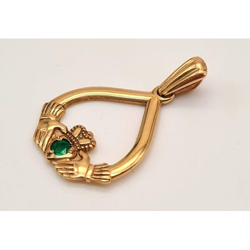 652 - 9K YELLOW GOLD GREEN STONE CLADDAGH PENDANT 1G. 2cm