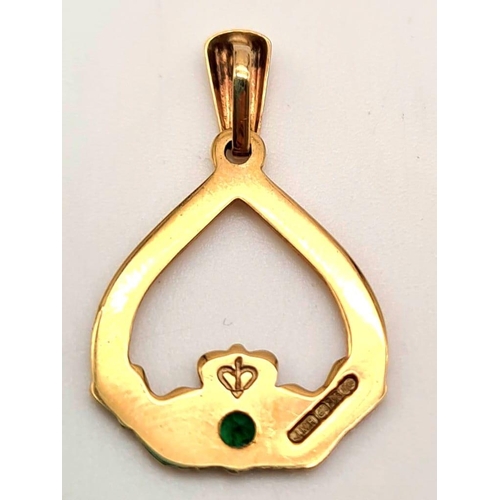 652 - 9K YELLOW GOLD GREEN STONE CLADDAGH PENDANT 1G. 2cm