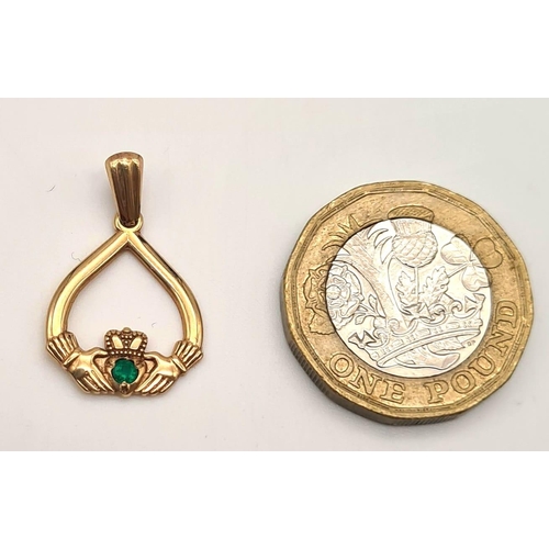 652 - 9K YELLOW GOLD GREEN STONE CLADDAGH PENDANT 1G. 2cm