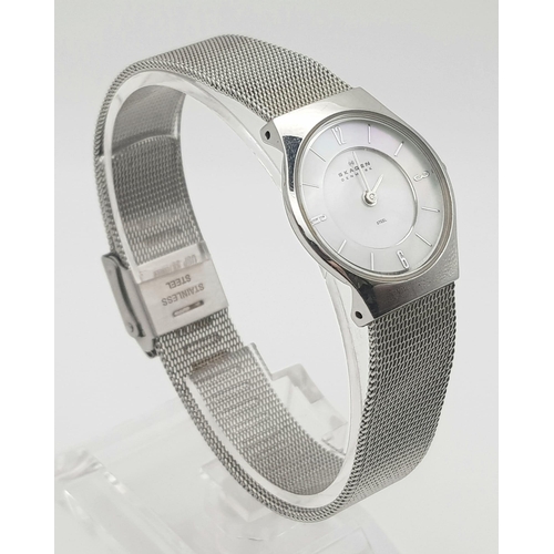 816 - A Skagen of Denmark Stainless Steel Ladies Quartz Watch. Case - 25mm. White dial. In good condition ... 