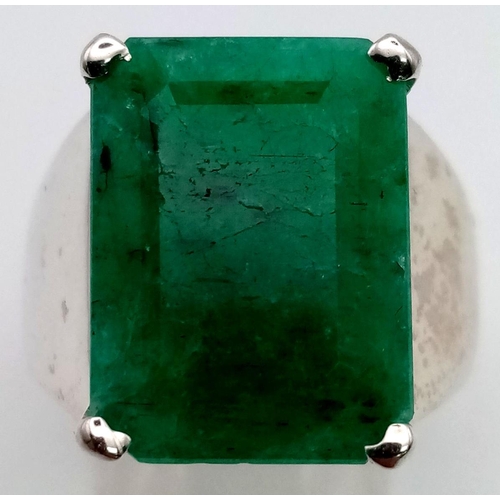 849 - 13.20ct Emerald Gents Ring in Heavy 925 Silver. Size U.