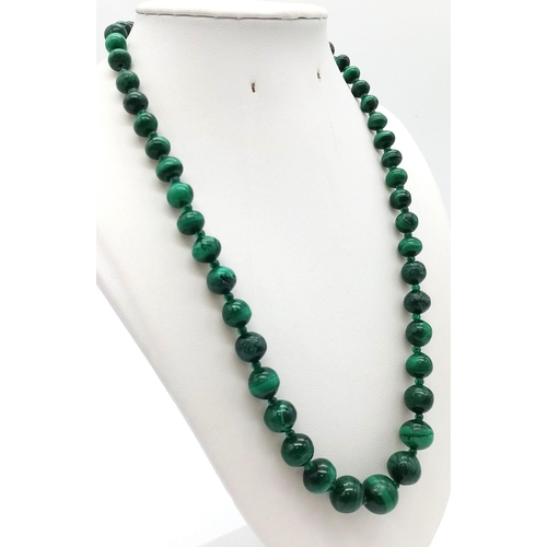 755 - A Vintage Graduated Green Bead Necklace with Barrel Clasp. 46cm.