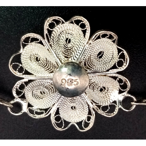 1042 - Vintage Sterling Silver Filigree Necklace 42cm length.