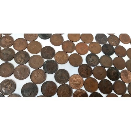 764 - A Parcel of Farthing Coins dating from 1906 and including 8 x First World War dated and 26 Second Wo... 