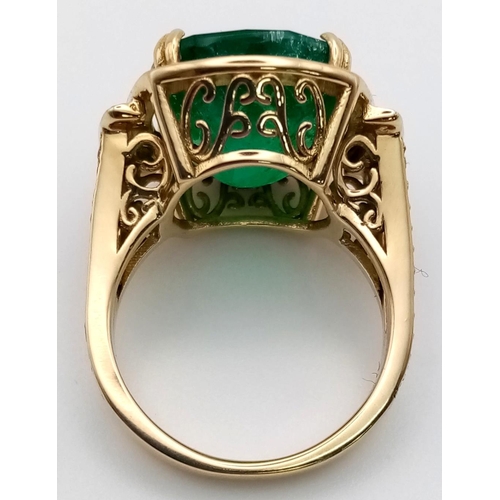 25 - 18K YELLOW GOLD DIAMOND & EMERALD COCKTAIL RING, WITH 12CT EMERALD CENTRE STONE AND  1.30CT DIAMONDS... 