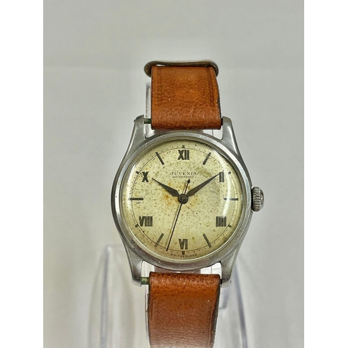 569 - Vintage gents Juvenia wristwatch Working