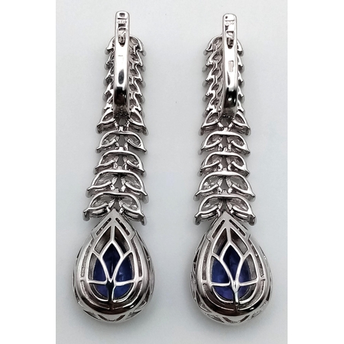 36 - A BEAUTIFUL PAIR OF 14K WHITE GOLD DIAMOND & TANZANITE DROP EARRINGS, WITH 6.50CT DIAMONDS IN TOTAL ... 