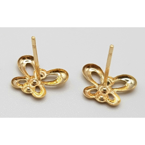 353 - A 9 K yellow gold pair of butterfly earrings. Weight: 0.2 g.