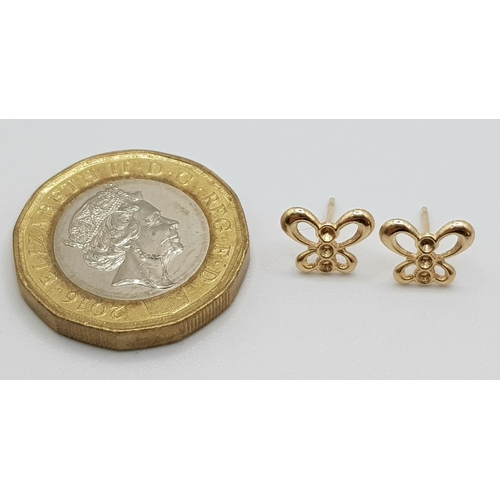 353 - A 9 K yellow gold pair of butterfly earrings. Weight: 0.2 g.