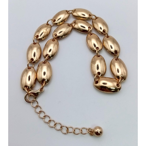 508 - A gold tone heavy necklace (54.8 g) representing cowries, length: 34-39 cm AND a white metal (untest... 