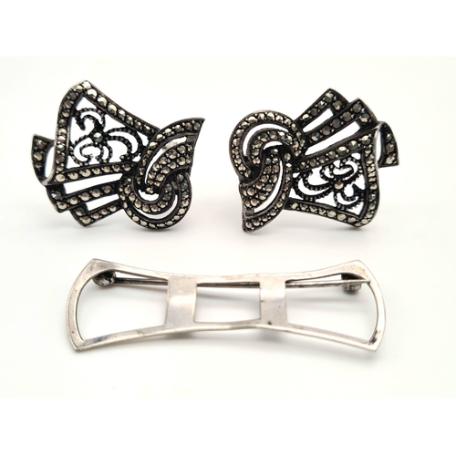 165 - A vintage, sterling silver marcasite brooch, which converts to a pair of stud earrings. Brooch lengt... 