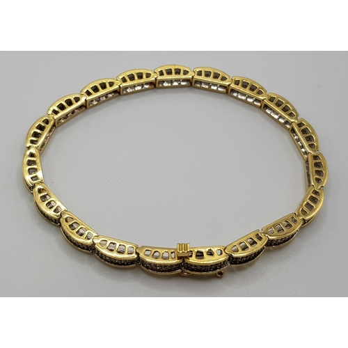 330 - An 18 K yellow gold diamond (1.20 carats) bracelet. total weight: 19.2 g.