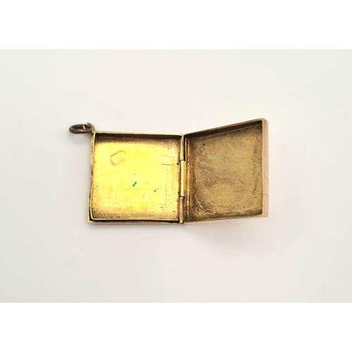 374 - A 9 K yellow gold vintage square locket. Dimensions: 19 x 19 x 4 mm, weight: 3.5 g.