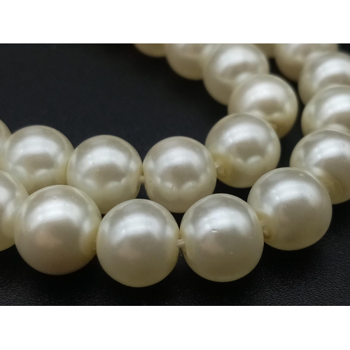 527 - A faux pearl necklace (length: 39-48 mm) AND eight expandable faux pearl bracelets.