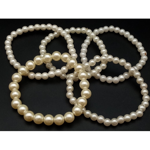 527 - A faux pearl necklace (length: 39-48 mm) AND eight expandable faux pearl bracelets.