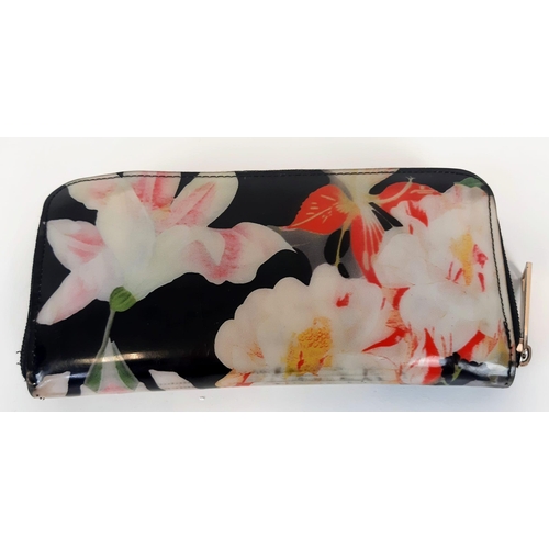 1017 - A TED BAKER floral purse. Dimensions: 19 x 9 x 2.5 cm (appr)