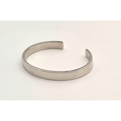 671 - Sterling silver baby/child bangle. 5cm diameter, total weight 14.2 grams