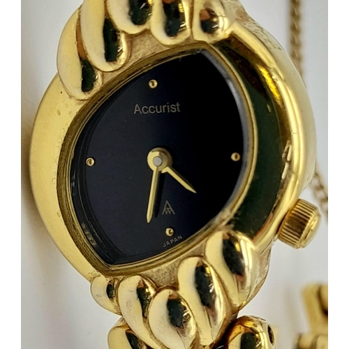 940 - A feminine Accurist ladies watch. Case width: 18 mm, black oblong dial, safety chain, in working ord... 