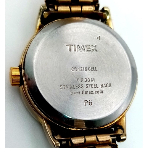 473 - A Timex Indiglo Ladies Watch with Expandable Strap. Case - 22mm. Quartz movement, needs a battery so... 