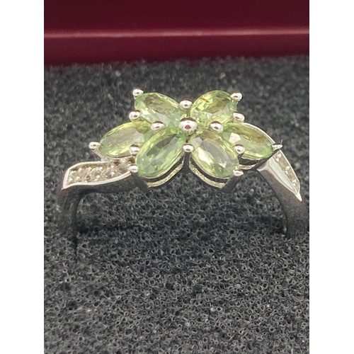 390 - SILVER  and TOPAZ RING having GREEN TOPAZ gemstones mounted to top with WHITE TOPAZ gemstones set in... 