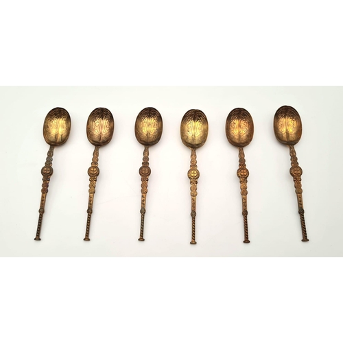 1010 - A Set of Six Queen Elizabeth II 1953 Coronation Gilded Tea Spoons. Comes in original Coronation pres... 