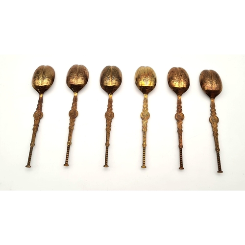 1010 - A Set of Six Queen Elizabeth II 1953 Coronation Gilded Tea Spoons. Comes in original Coronation pres... 