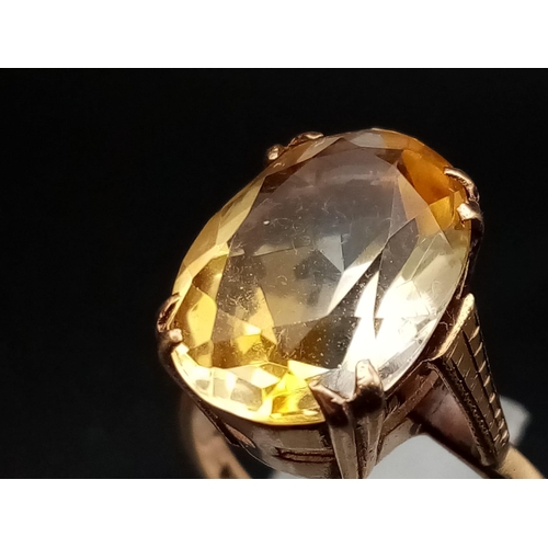 598 - A 9K yellow Gold Citrine Ring. A clean, faceted oval-cut central 5ct citrine completes this ring. Si... 