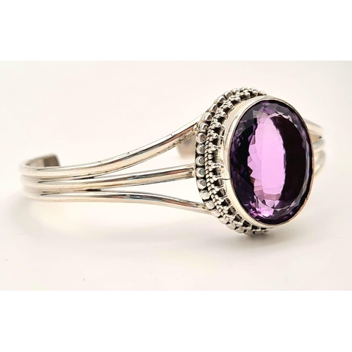 702 - An Oval Shape Amethyst Gemstone Open-Ended Bracelet with Amethyst approx 25ct set in 925 Silver.